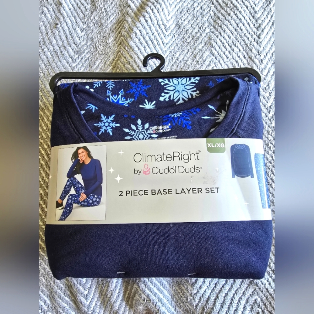 ClimateRight by Cuddl Duds Blue Snowflake Base Layer Set